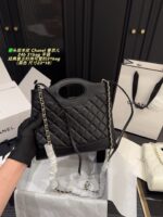 Chanel 31 Bag Handbag Classic Vintage Black And Gold Colourway Can Be Carried By Hand Or Worn Crossbody - Image 3