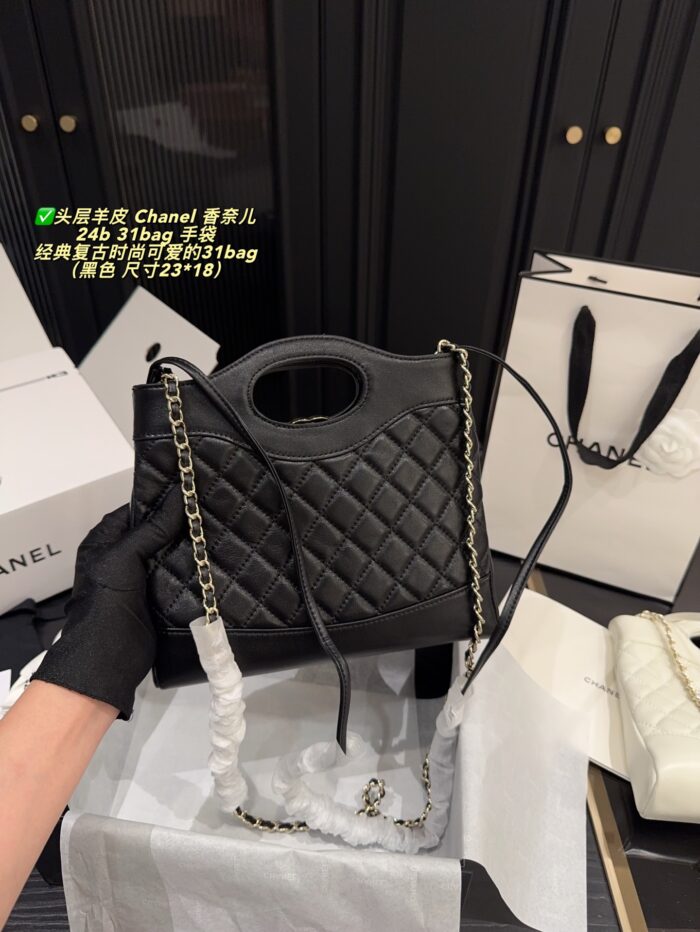 Chanel 31 Bag Handbag Classic Vintage Black And Gold Colourway Can Be Carried By Hand Or Worn Crossbody - Image 3