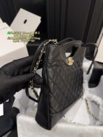 Chanel 31 Bag Handbag Classic Vintage Black And Gold Colourway Can Be Carried By Hand Or Worn Crossbody - Image 4