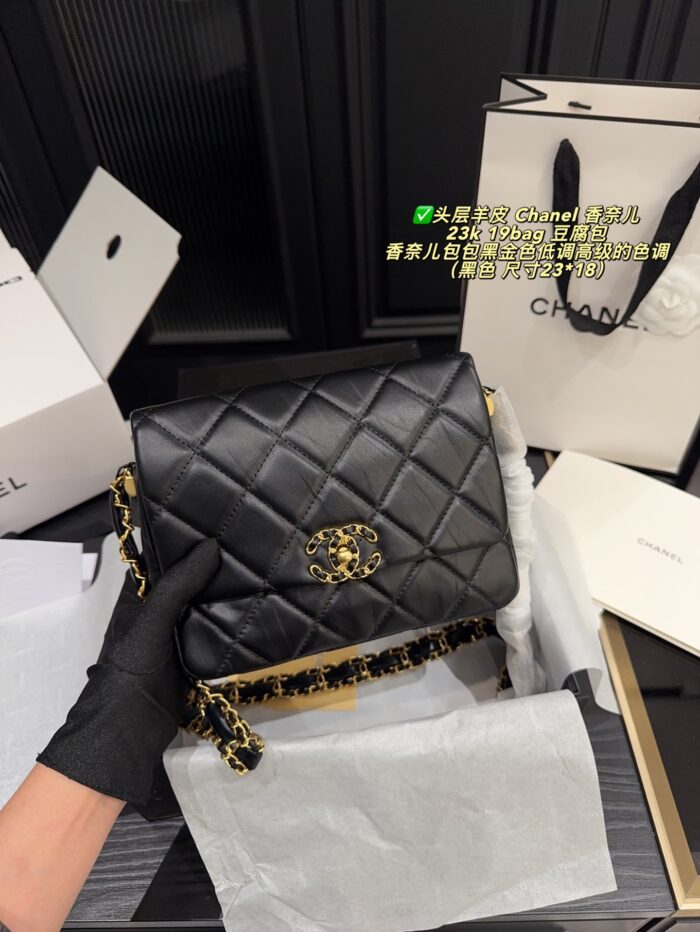 Chanel 23K 19Bag Collection Black Gold Wide Chain Tofu Bag Top-Grain Lambskin Understated Luxury Shoulder Or Crossbody Carry - Image 2