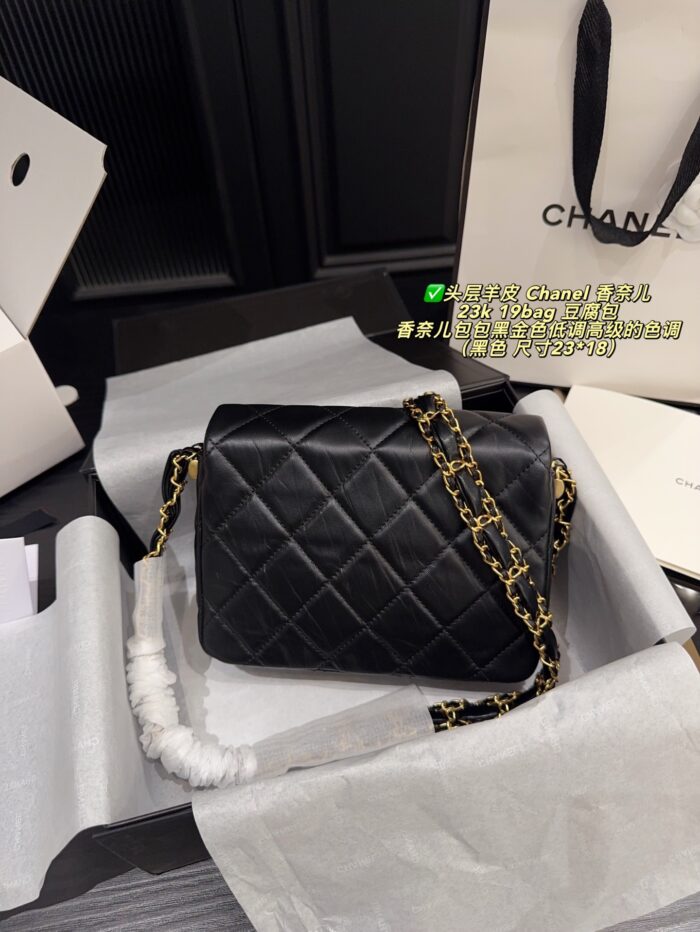 Chanel 23K 19Bag Collection Black Gold Wide Chain Tofu Bag Top-Grain Lambskin Understated Luxury Shoulder Or Crossbody Carry - Image 3