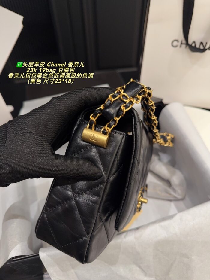 Chanel 23K 19Bag Collection Black Gold Wide Chain Tofu Bag Top-Grain Lambskin Understated Luxury Shoulder Or Crossbody Carry - Image 4