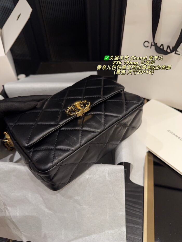 Chanel 23K 19Bag Collection Black Gold Wide Chain Tofu Bag Top-Grain Lambskin Understated Luxury Shoulder Or Crossbody Carry - Image 5