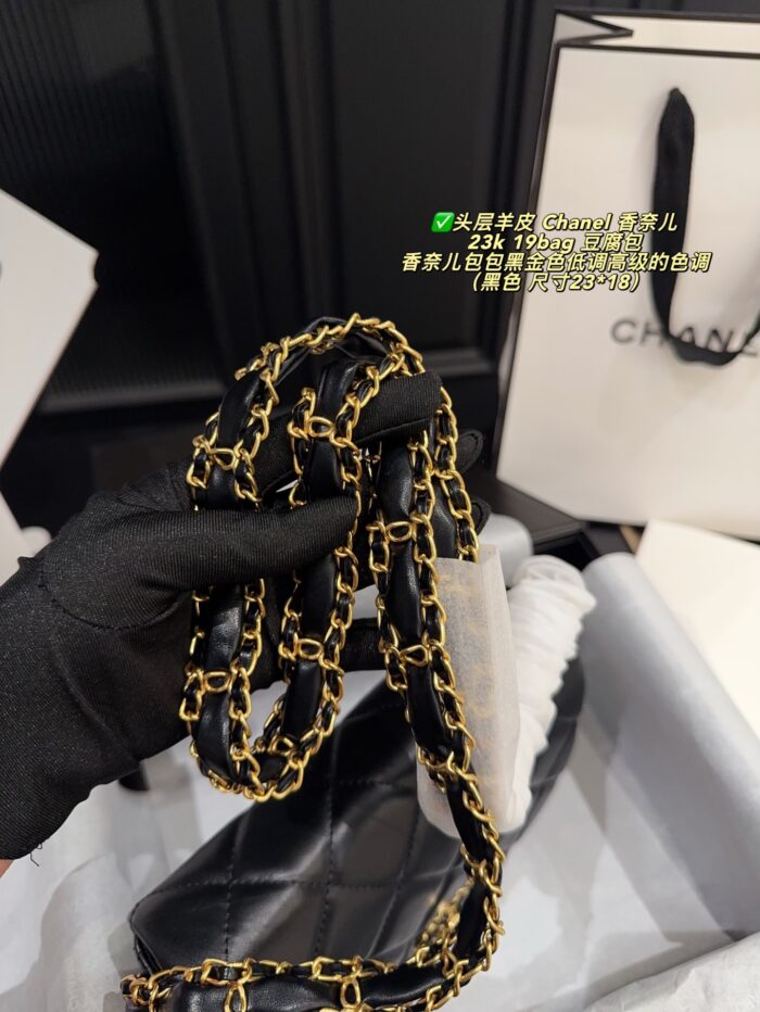 Chanel 23K 19Bag Collection Black Gold Wide Chain Tofu Bag Top-Grain Lambskin Understated Luxury Shoulder Or Crossbody Carry - Image 7