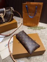 Louis Vuitton Mini Phone And Glasses Case Simple, Versatile And Stylish The Go-To Choice For Everyday Outings