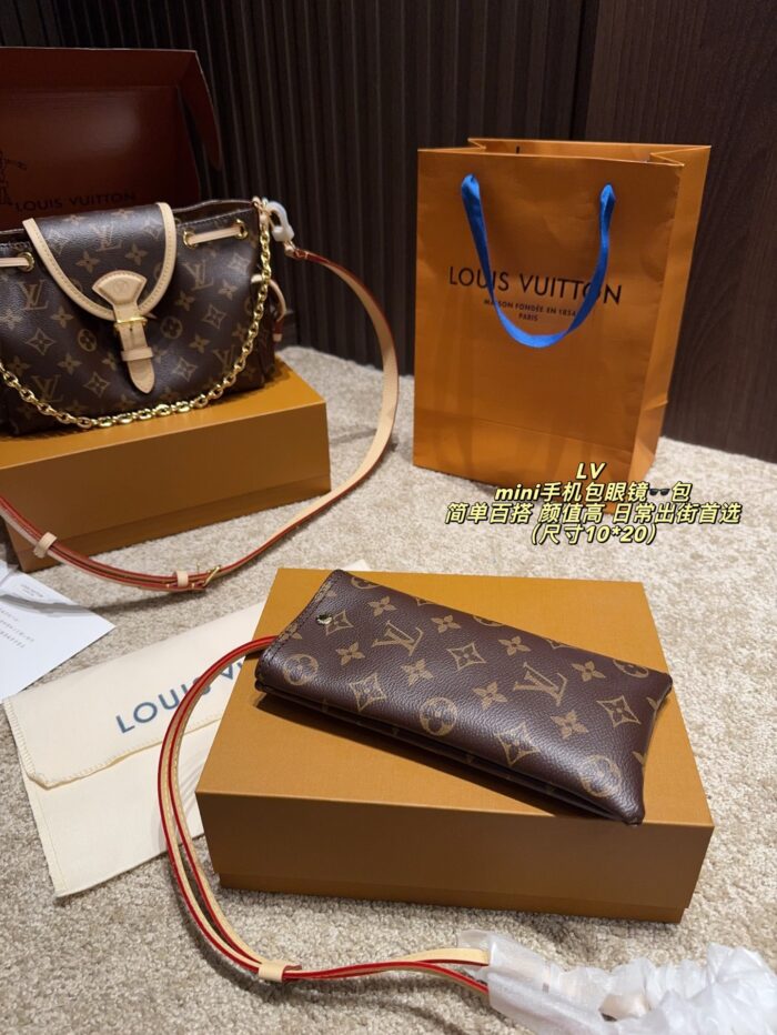 Louis Vuitton Mini Phone And Glasses Case Simple, Versatile And Stylish The Go-To Choice For Everyday Outings - Image 5