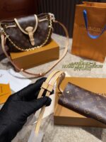 Louis Vuitton Mini Phone And Glasses Case Simple, Versatile And Stylish The Go-To Choice For Everyday Outings - Image 6