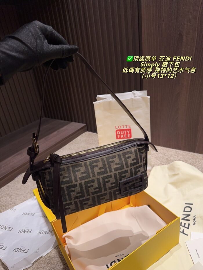 Fendi Simply Underarm Bag Understated Sophistication Artistic Flair Exceptional Aesthetic Appeal - Image 3