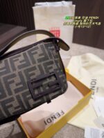 Fendi Simply Underarm Bag Understated Sophistication Artistic Flair Exceptional Aesthetic Appeal - Image 5