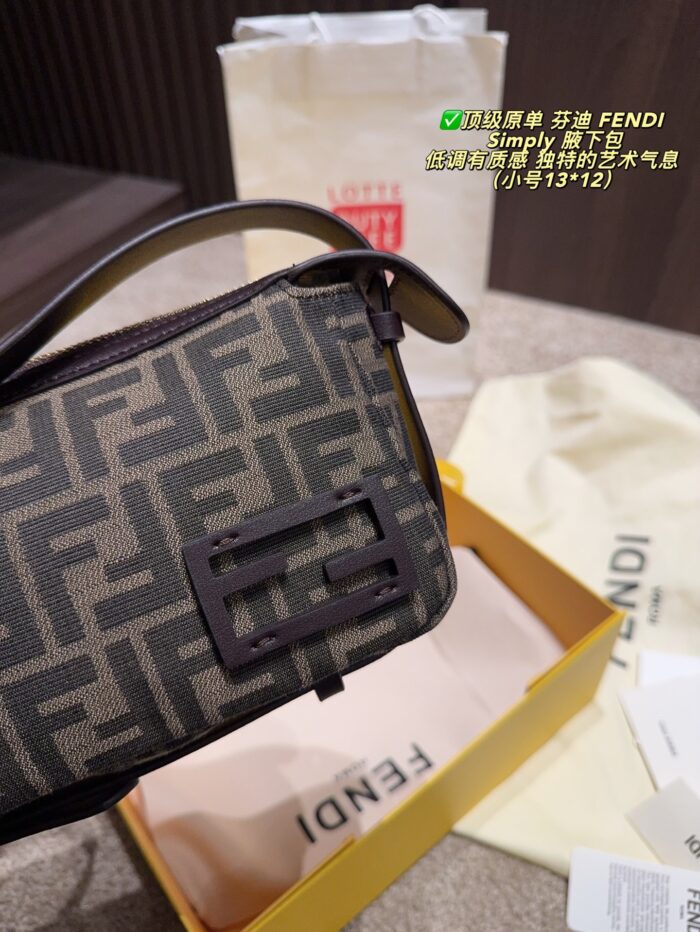 Fendi Simply Underarm Bag Understated Sophistication Artistic Flair Exceptional Aesthetic Appeal - Image 5