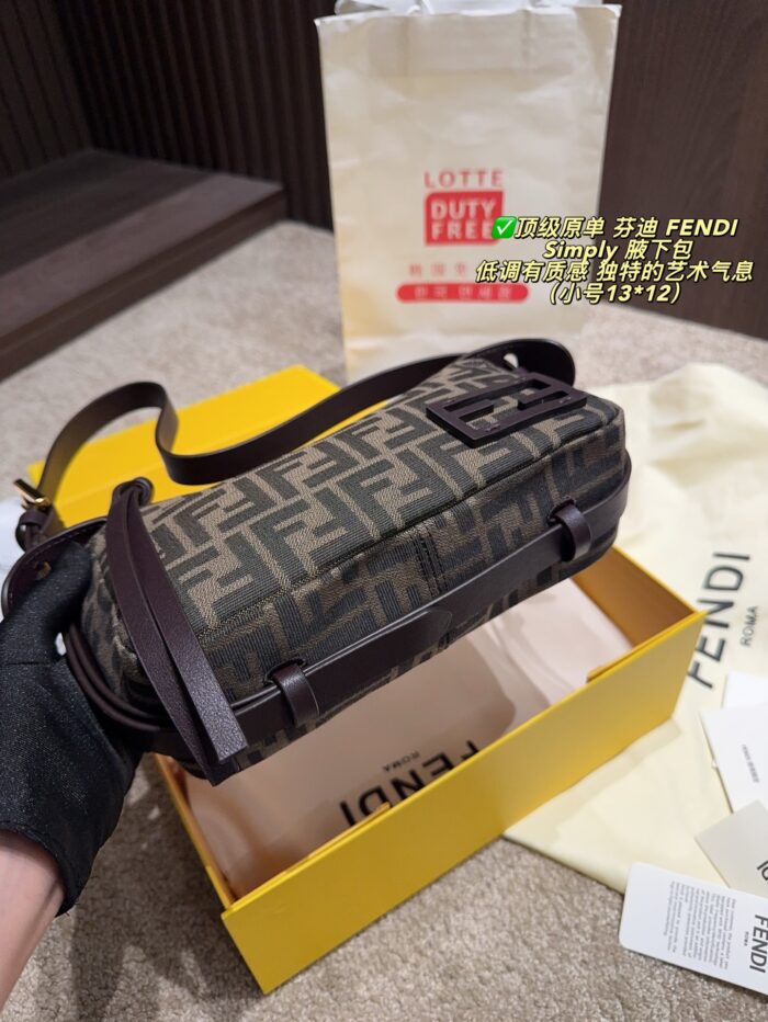 Fendi Simply Underarm Bag Understated Sophistication Artistic Flair Exceptional Aesthetic Appeal - Image 6