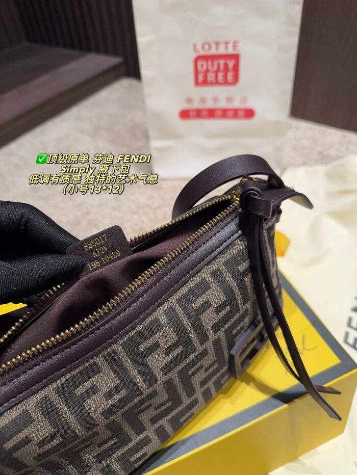 Fendi Simply Underarm Bag Understated Sophistication Artistic Flair Exceptional Aesthetic Appeal - Image 8
