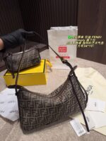 Fendi Simply Underarm Bag Understated Sophistication Artistic Flair Exceptional Aesthetic Appeal - Image 2