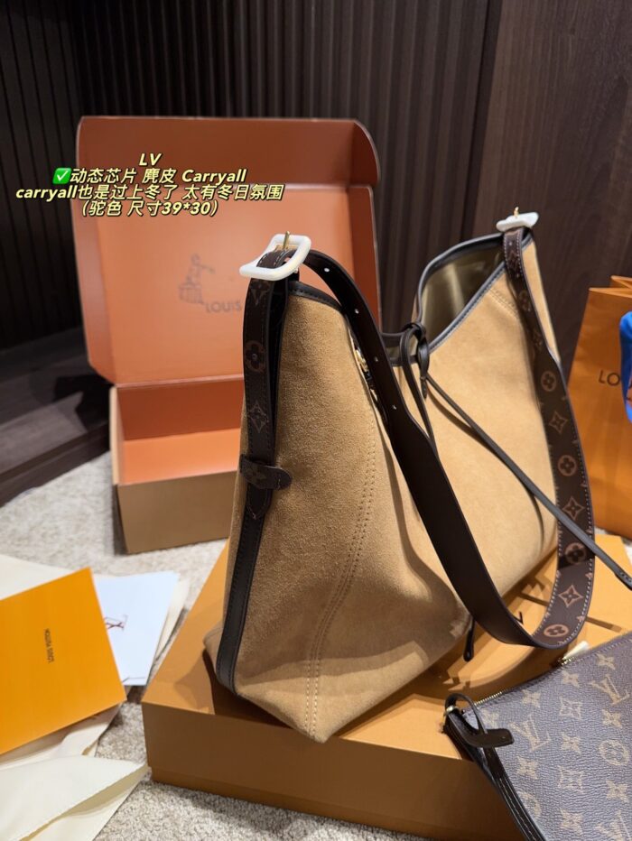 Louis Vuitton Suede Carryall Dynamic Chip Full Packaging Winter Vibes - Image 4