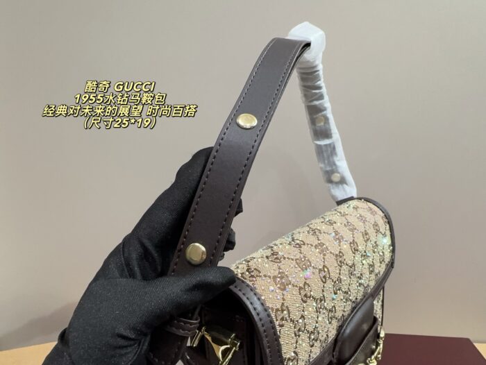 Gucci 1955 Crystal-Studded Saddle Bag Timeless Versatility Stylish And Edgy When Worn - Image 7