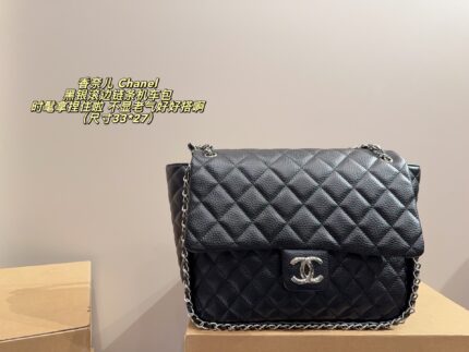 Chanel Black Silver-Trimmed Chain Airport Bag Elegant And Versatile