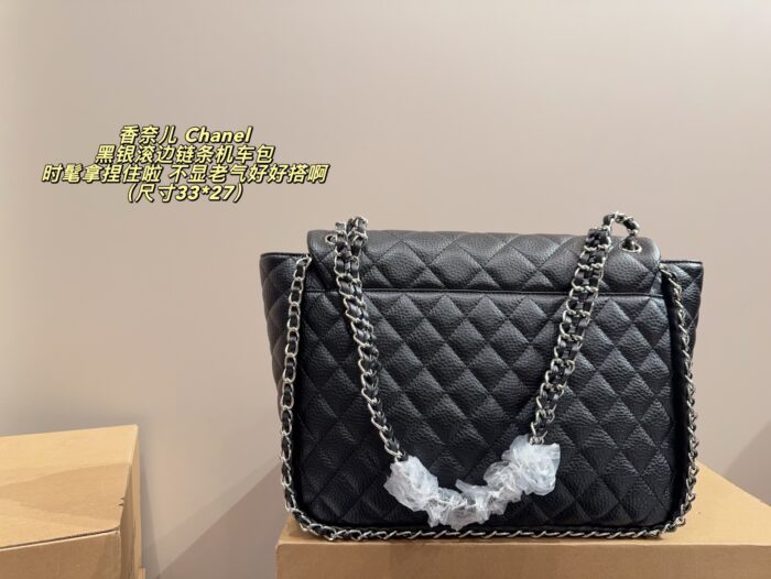 Chanel Black Silver-Trimmed Chain Airport Bag Elegant And Versatile - Image 3