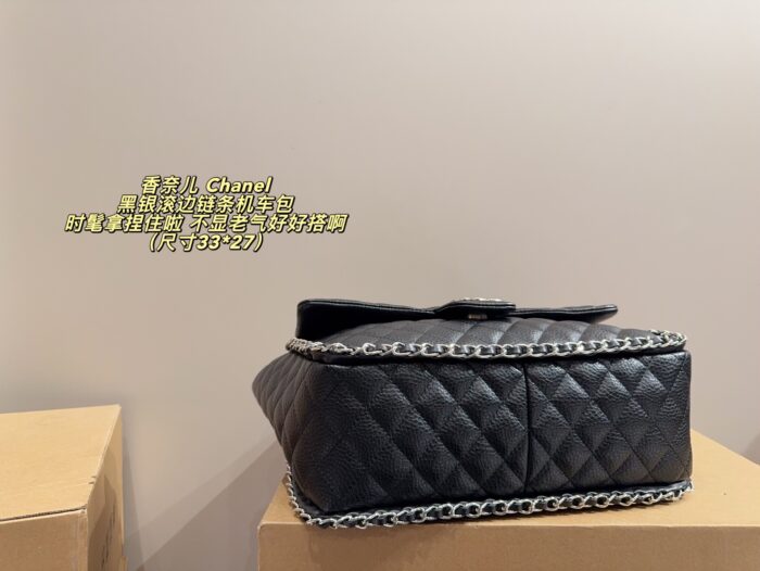 Chanel Black Silver-Trimmed Chain Airport Bag Elegant And Versatile - Image 5