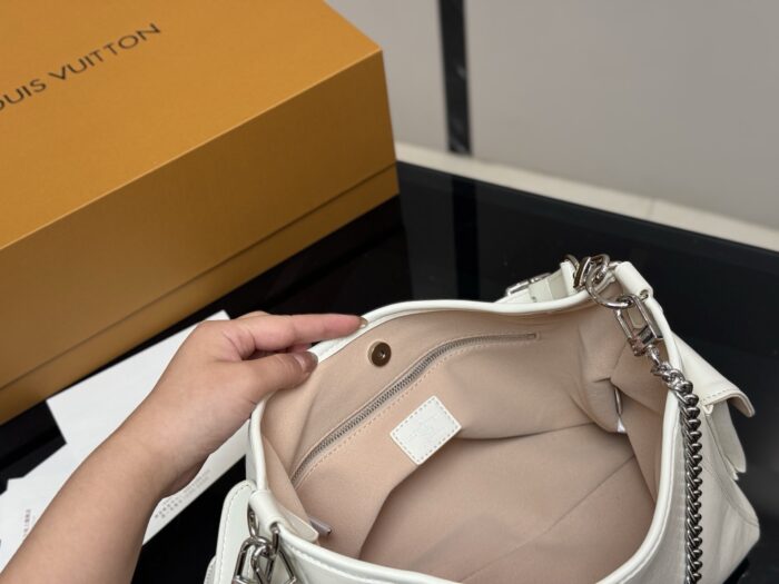 Louis Vuitton Carryall Bow-Tie Shoulder Bag With Coin Purse, Single-Shoulder Crossbody - Image 4