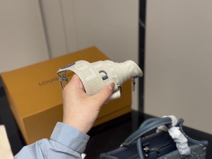 Louis Vuitton Onthego Denim Tote - Image 6