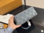 Louis Vuitton Onthego Denim Tote - Image 9