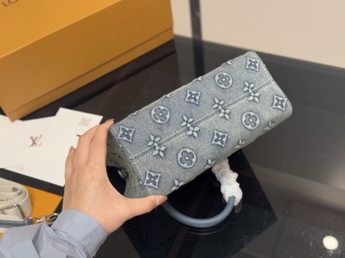 Louis Vuitton Onthego Denim Tote - Image 9