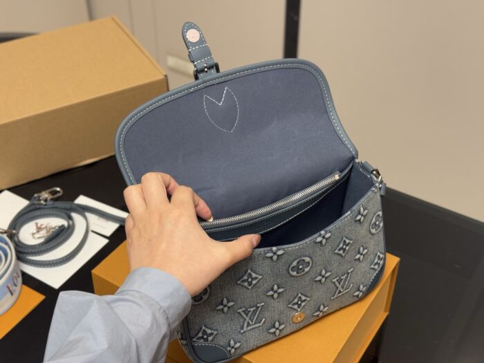 Louis Vuitton Baguette Bag With Detachable Vintage-Style Shoulder Straps - Image 4