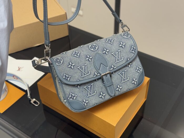 Louis Vuitton Baguette Bag With Detachable Vintage-Style Shoulder Straps - Image 5
