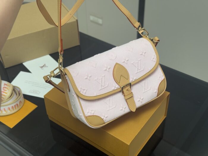 Louis Vuitton Baguette Bag With Dual Shoulder Straps - Vintage Detachable Design - Image 5