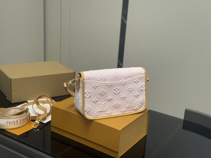 Louis Vuitton Baguette Bag With Dual Shoulder Straps - Vintage Detachable Design - Image 8