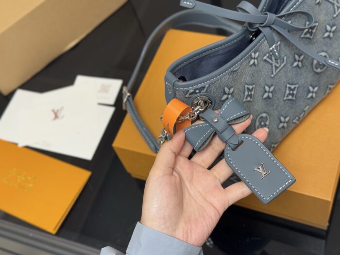 Louis Vuitton Carryall Bow Charming And Casual Exceptional Value For Money - Image 6