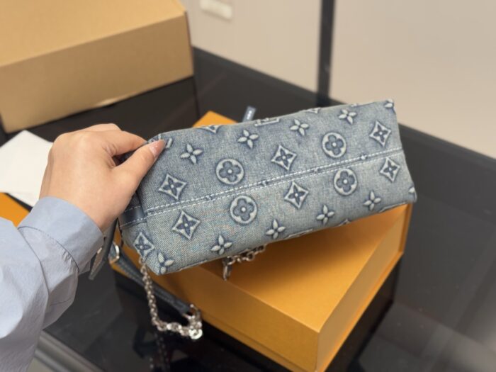 Louis Vuitton Carryall Bow Charming And Casual Exceptional Value For Money - Image 9