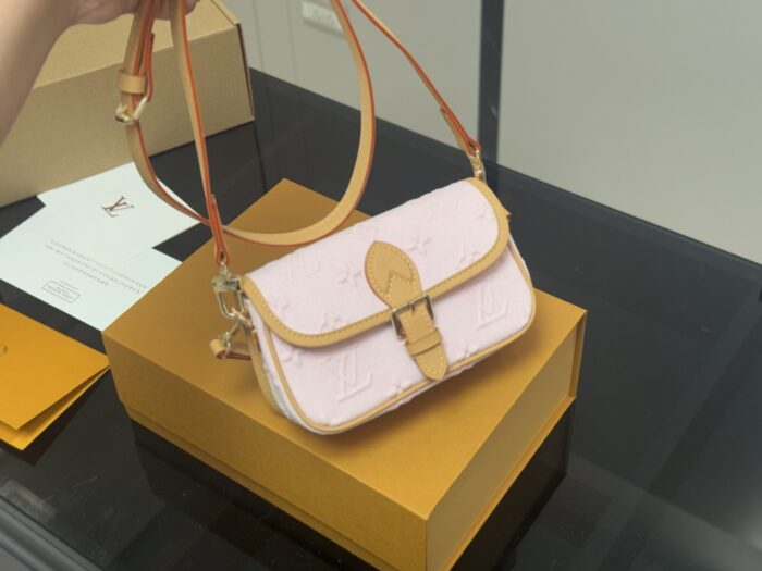 Louis Vuitton Diane Nano Baguette - Image 5