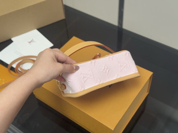 Louis Vuitton Diane Nano Baguette - Image 8