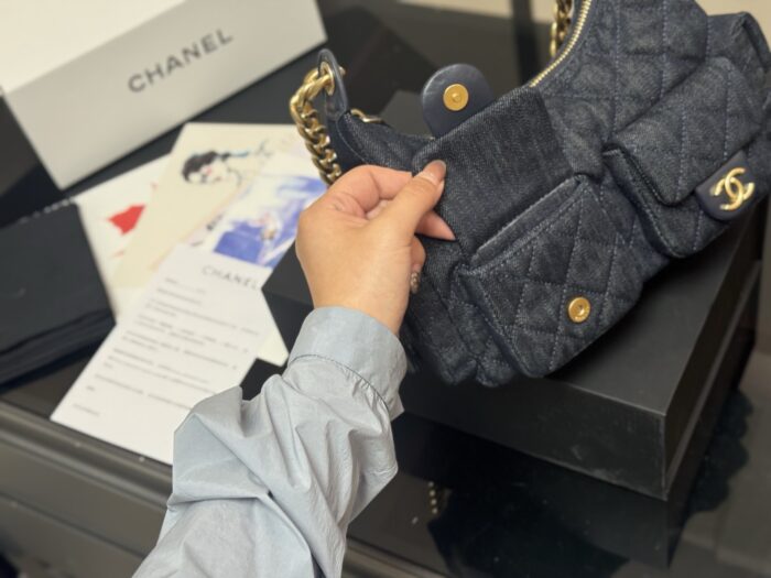 Chanel Hobo New Style Bag Exquisite Craftsmanship Contemporary Fashion Trends - Image 3