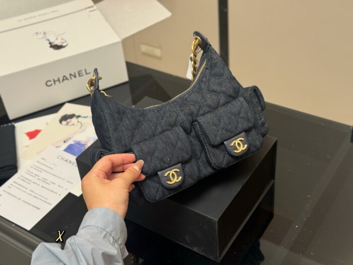 Chanel Hobo New Style Bag Exquisite Craftsmanship Contemporary Fashion Trends - Image 6