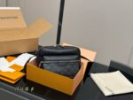 Louis Vuitton Men'S Bag Full-Grain Leather Multiple Carrying Options Understated Colour Scheme Exceptionally Practical
