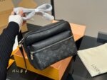 Louis Vuitton Men'S Bag Full-Grain Leather Multiple Carrying Options Understated Colour Scheme Exceptionally Practical - Image 5