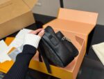 Louis Vuitton Men'S Bag Full-Grain Leather Multiple Carrying Options Understated Colour Scheme Exceptionally Practical - Image 7