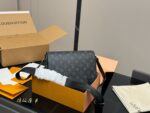 Louis Vuitton Men'S Bag Multiple Carry Options Understated Colourway Premium Quality & Practical - Image 2