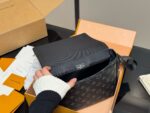 Louis Vuitton Men'S Bag Multiple Carry Options Understated Colourway Premium Quality & Practical - Image 4