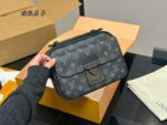 Louis Vuitton Slock Collection New Men'S Messenger Bag - Image 5