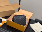 Louis Vuitton Slock Collection New Men'S Messenger Bag - Image 8
