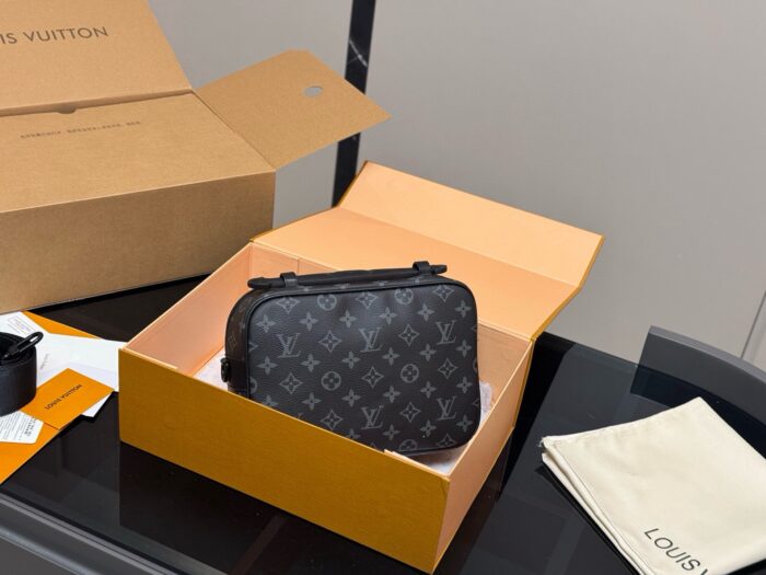 Louis Vuitton Slock Collection New Men'S Messenger Bag - Image 8