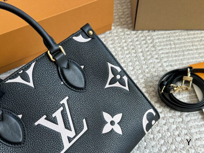 Louis Vuitton Onthego Ice Cream Colour Cowhide Shopping Bag - Image 3