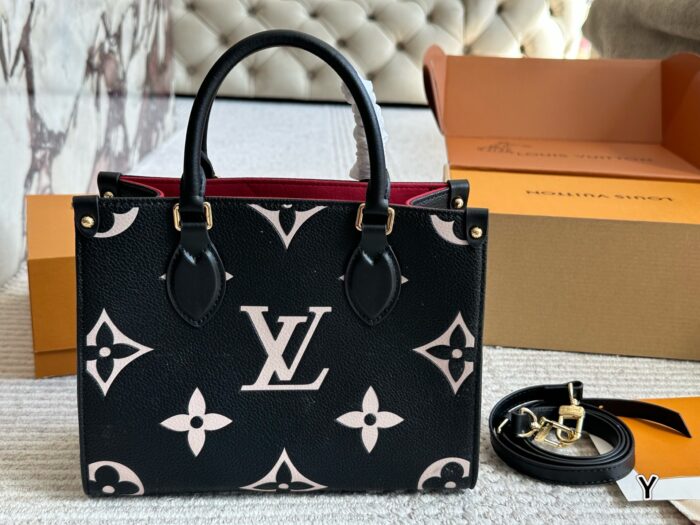 Louis Vuitton Onthego Ice Cream Colour Cowhide Shopping Bag - Image 5