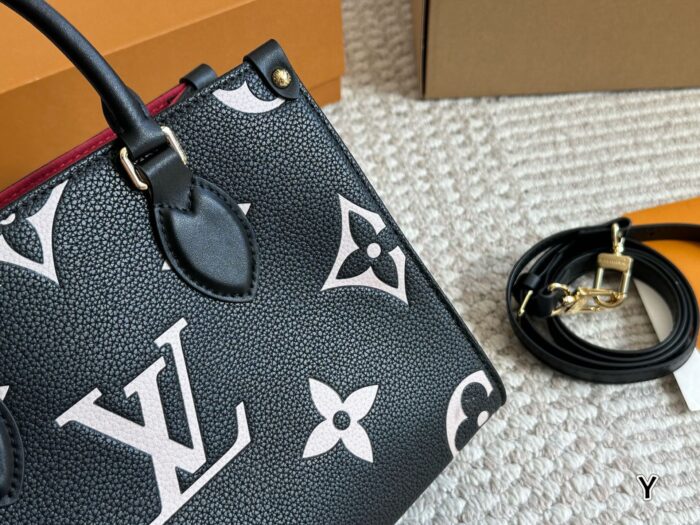 Louis Vuitton Onthego Ice Cream Colour Cowhide Shopping Bag - Image 7