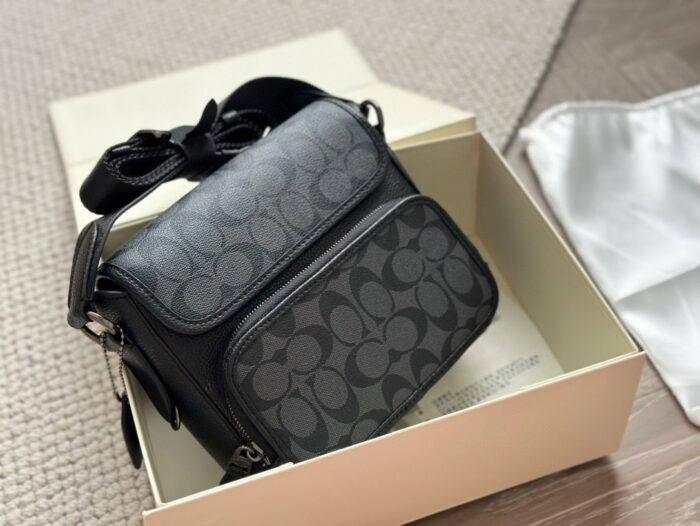Coach New Colourway Men'S Messenger Bag - Spacious And Versatile - Image 7