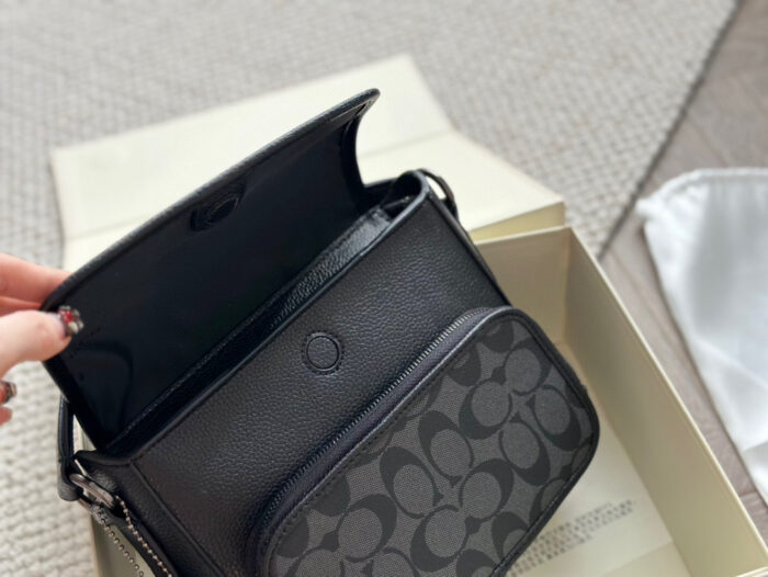 Coach New Colourway Men'S Messenger Bag - Spacious And Versatile - Image 8