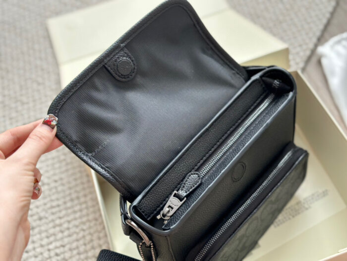 Coach New Colourway Men'S Messenger Bag - Spacious And Versatile - Image 9